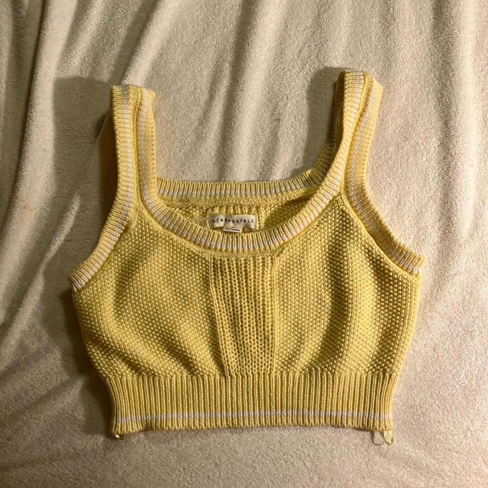 Women’s knitted mini crop top